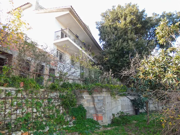 Casa perfecta para dos familias en Argentona. Con amplios espacios, terrazas y terreno para piscina.