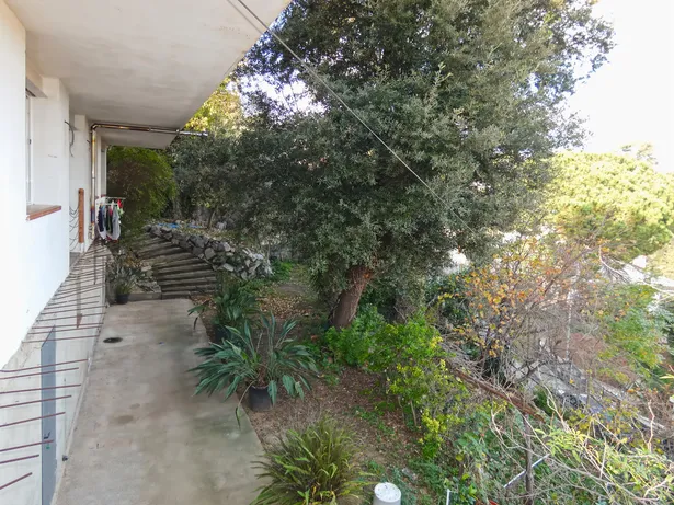 Casa perfecta para dos familias en Argentona. Con amplios espacios, terrazas y terreno para piscina.
