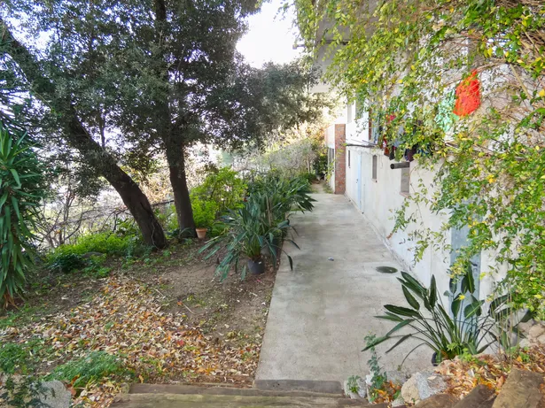 Casa perfecta para dos familias en Argentona. Con amplios espacios, terrazas y terreno para piscina.