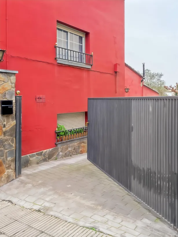 Casa amb piscina privada a Tordera centre