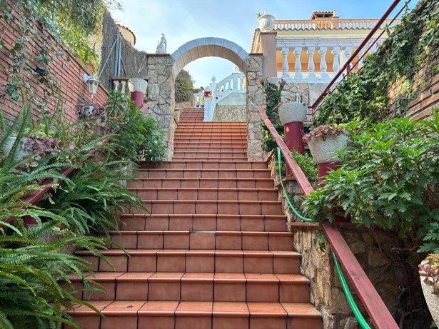 ¡VIVE EL SUEÑO EN LA MUNTANYETA, CALELLA! 🏡✨