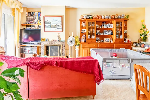 ¡Vive en el Corazón de Argentona! Casa Adosada con Patio, Garaje y Espacios Luminosos