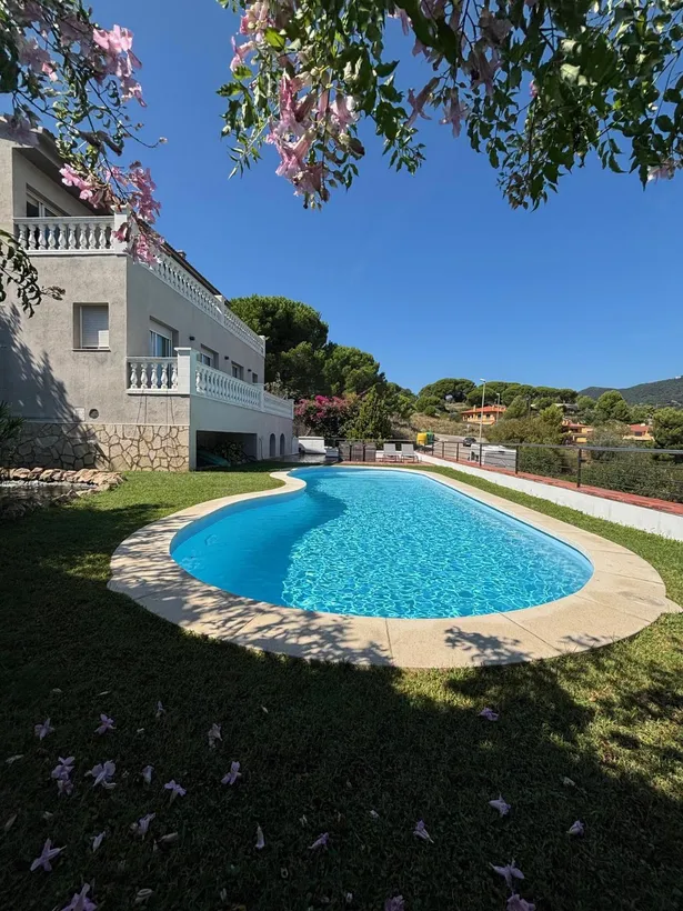 Xalet independent a Sant Quirze, Calella amb piscina privada!