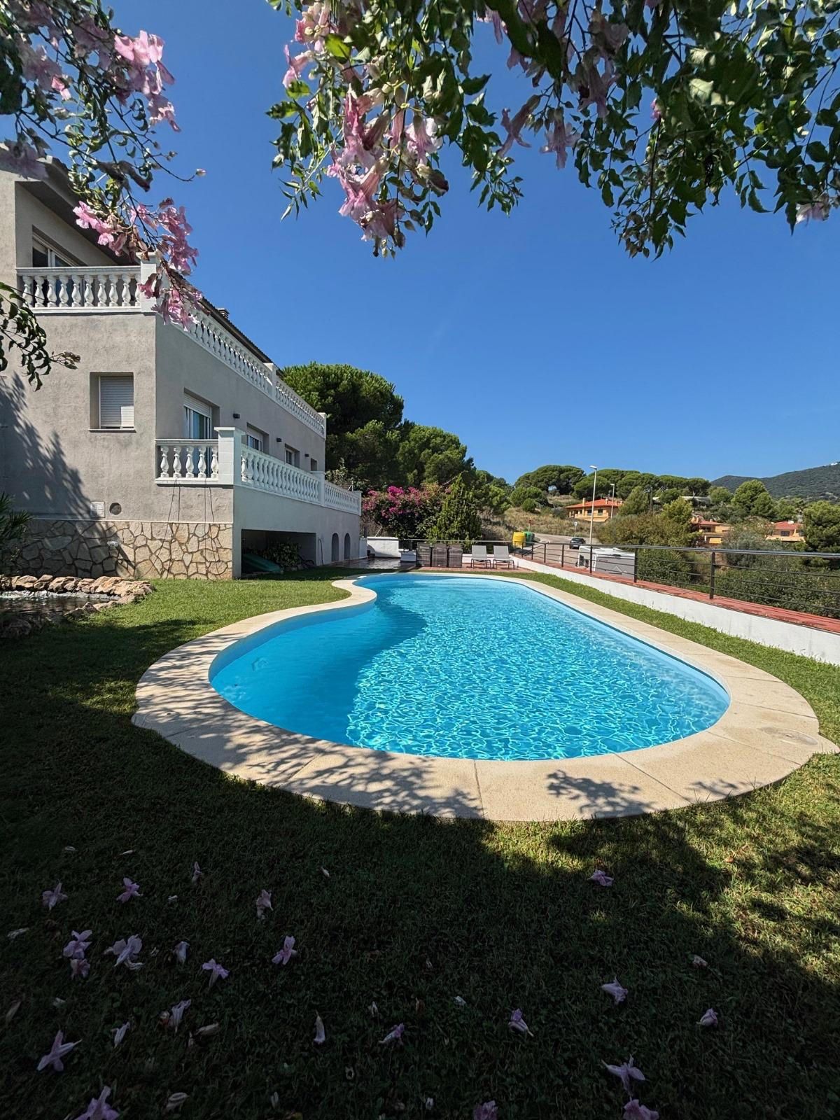 Xalet independent a Sant Quirze, Calella amb piscina privada!