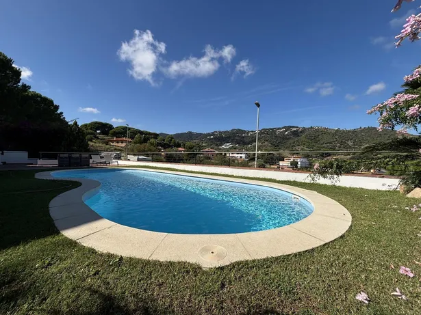 Xalet independent a Sant Quirze, Calella amb piscina privada!
