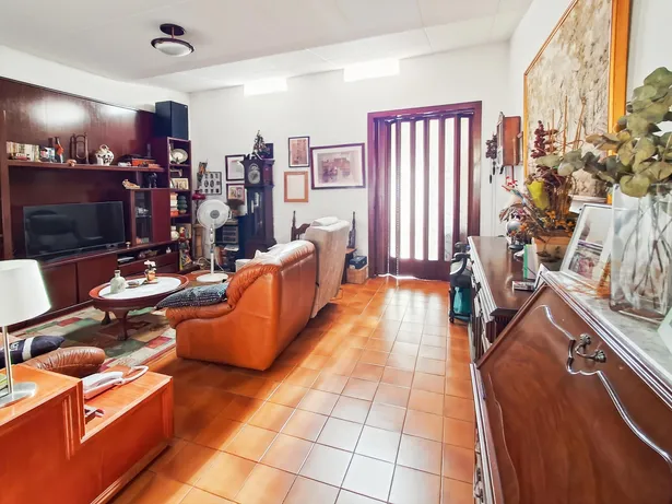 Casa a zona tranquil·la del Centre de Mataró, entre Rondes al costat de la Ronda Prim.