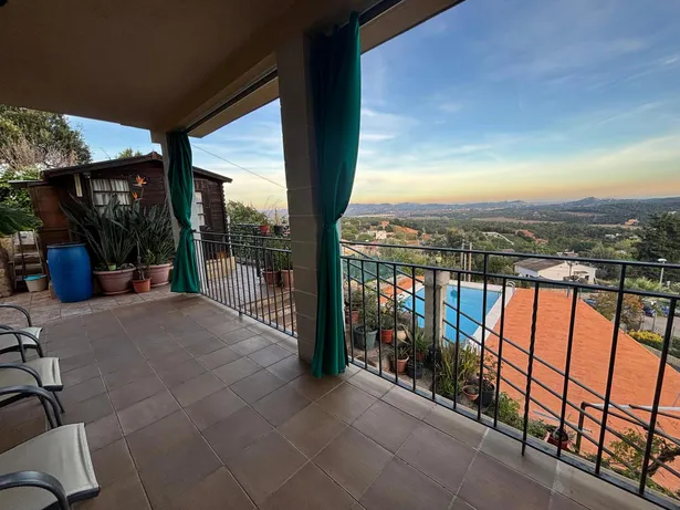 ¡Casa con piscina en Ágora Park, Tordera!