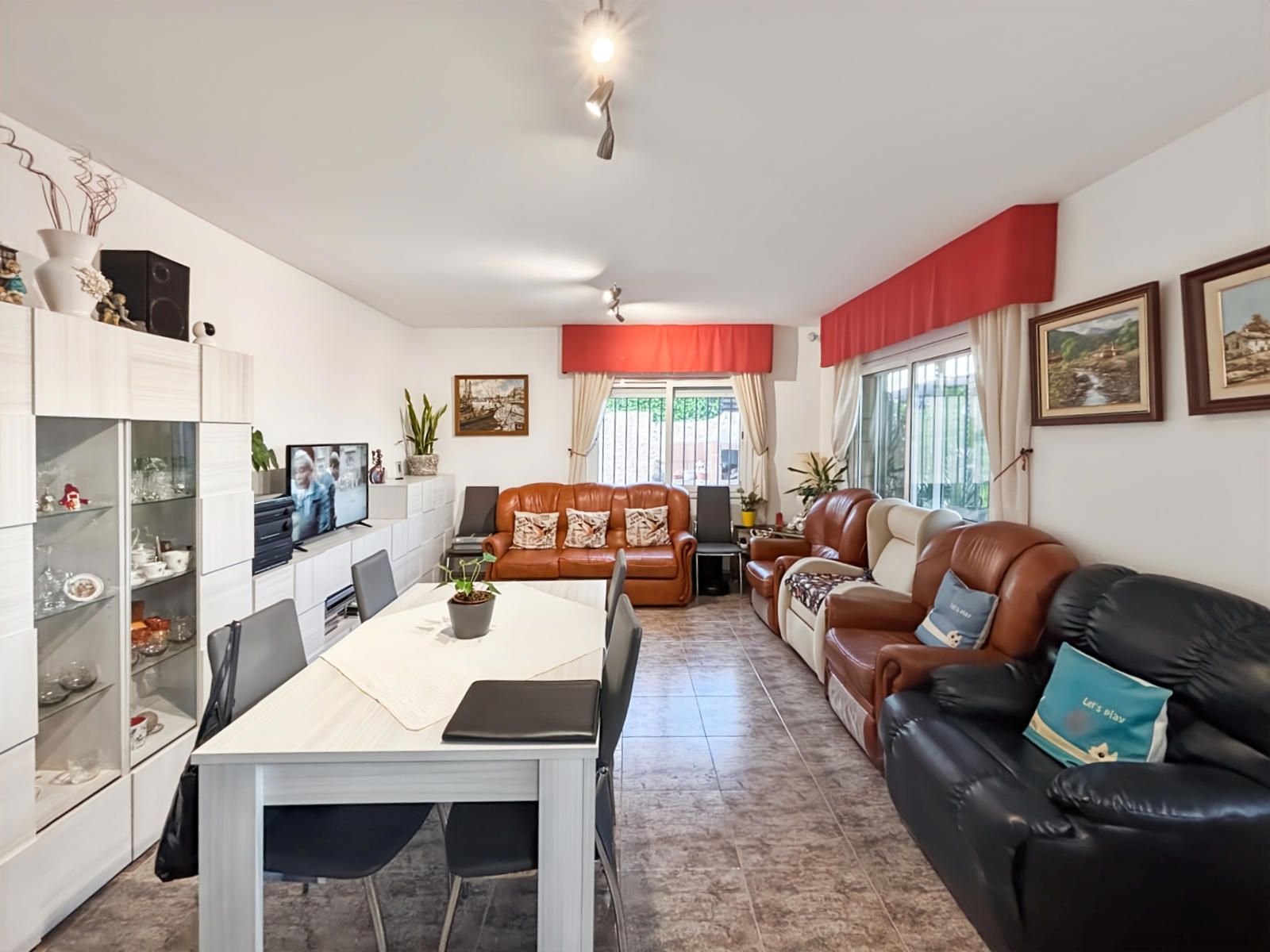 ¡Casa con piscina en Ágora Park, Tordera!