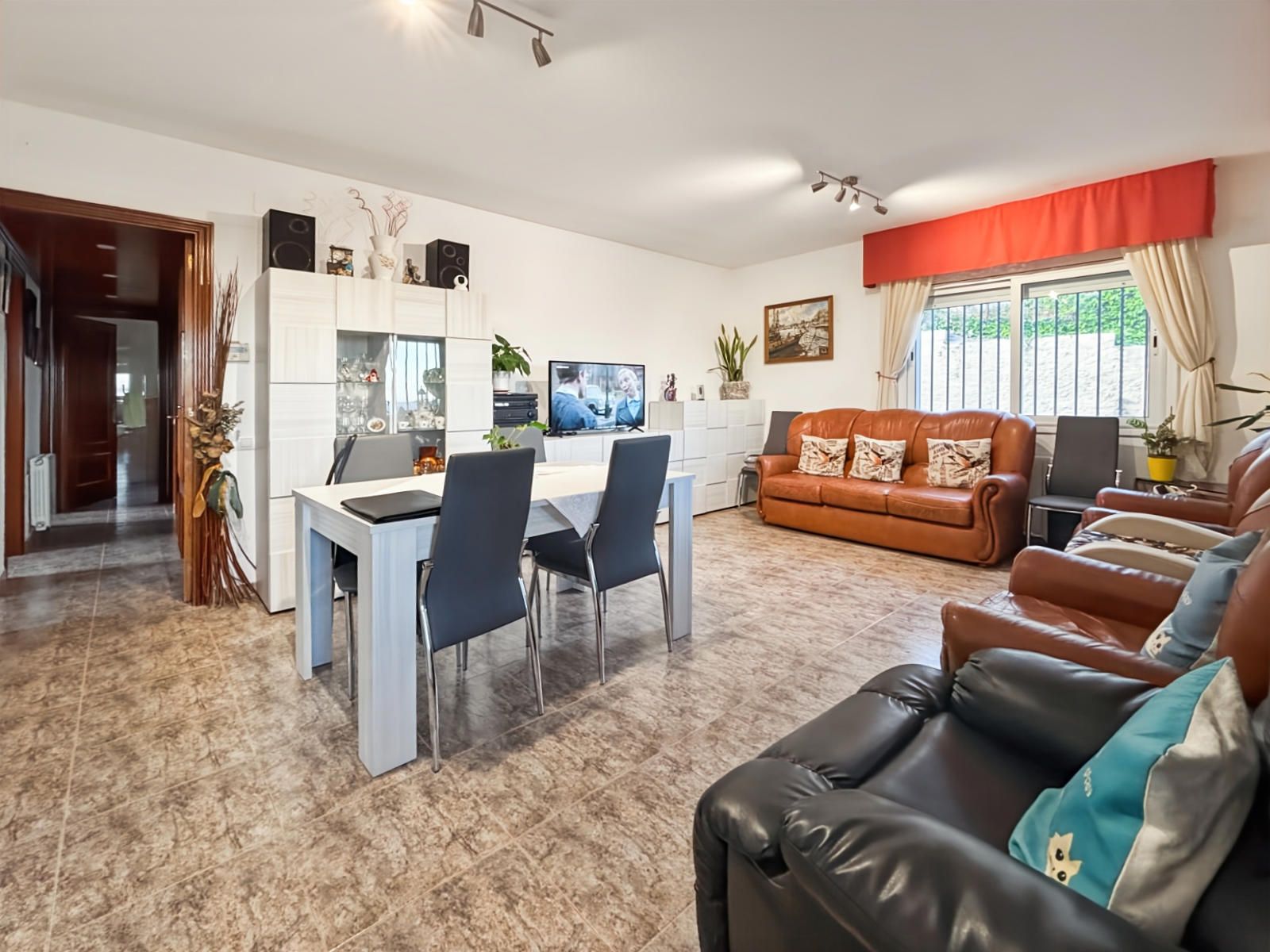 ¡Casa con piscina en Ágora Park, Tordera!