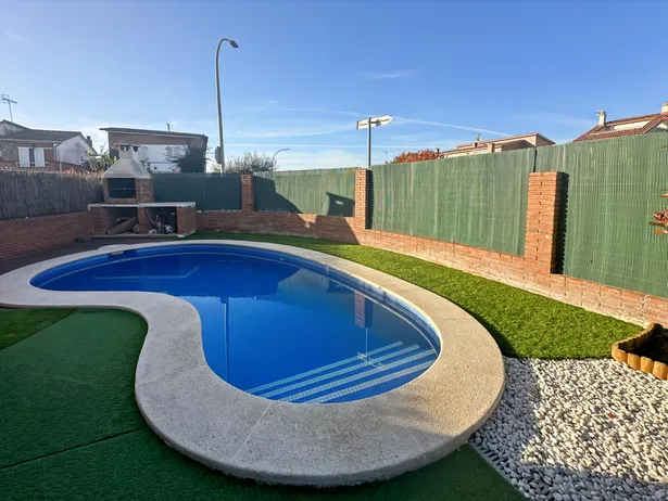 Casa con piscina y garaje en Can Prat – Lliçà de Vall