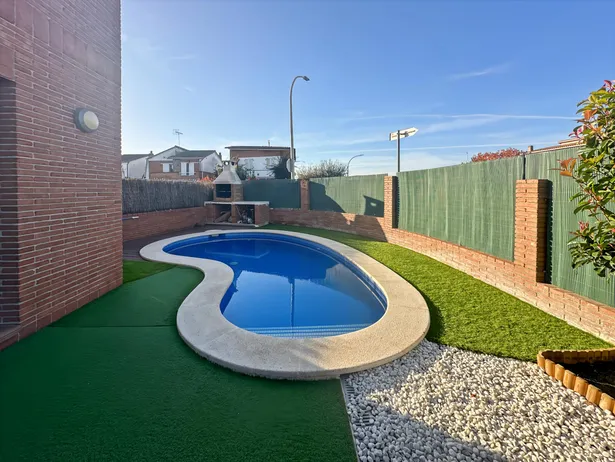 Casa con piscina y garaje en Can Prat – Lliçà de Vall