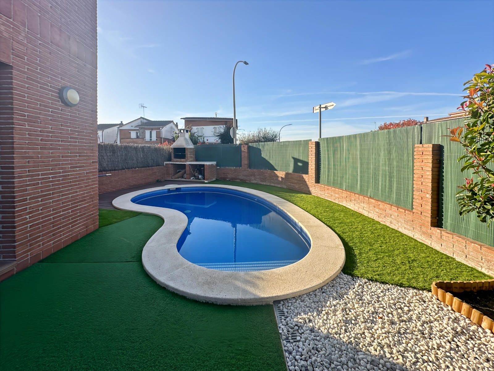Casa con piscina y garaje en Can Prat – Lliçà de Vall