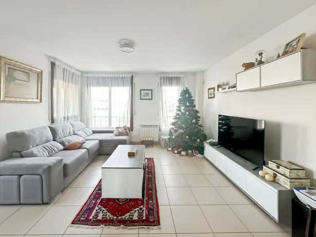 Casa con piscina y garaje en Can Prat – Lliçà de Vall