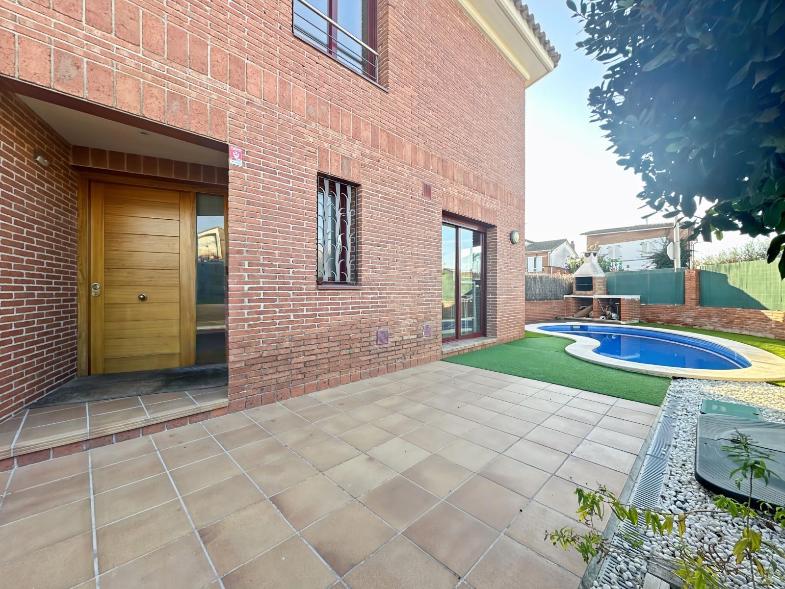 Casa con piscina y garaje en Can Prat – Lliçà de Vall