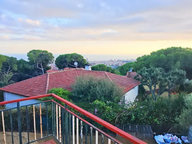 Casa per reformar amb gran parcel·la i vistes al mar!