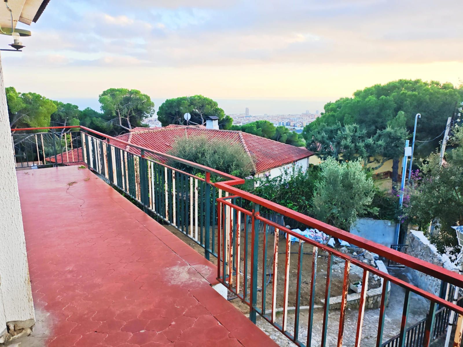 Casa per reformar amb gran parcel·la i vistes al mar!