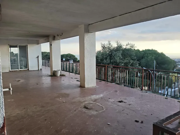 Casa per reformar amb gran parcel·la i vistes al mar!