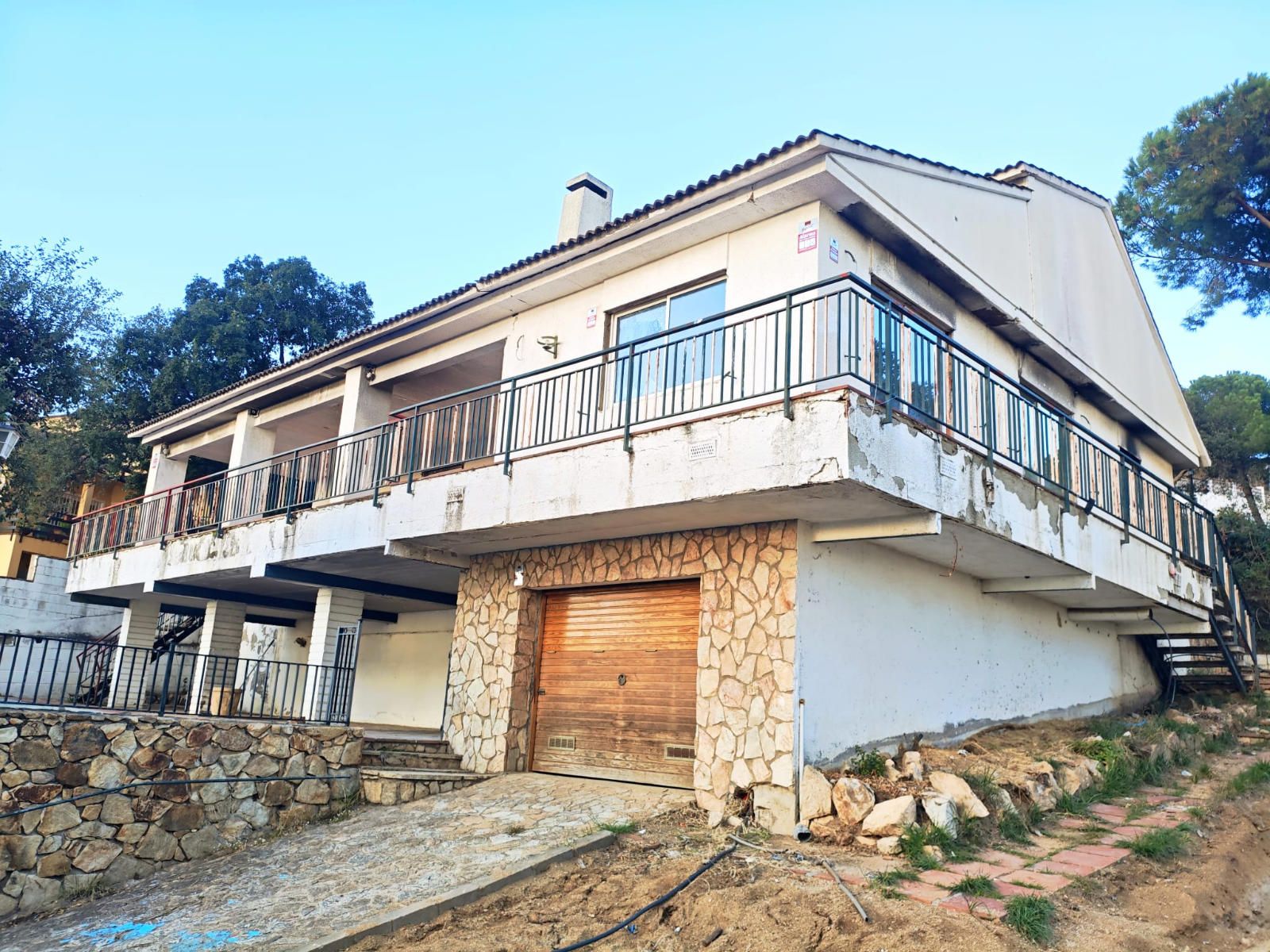 Casa per reformar amb gran parcel·la i vistes al mar!