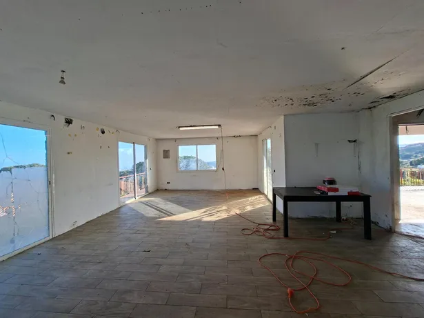 Casa per reformar amb gran parcel·la i vistes al mar!