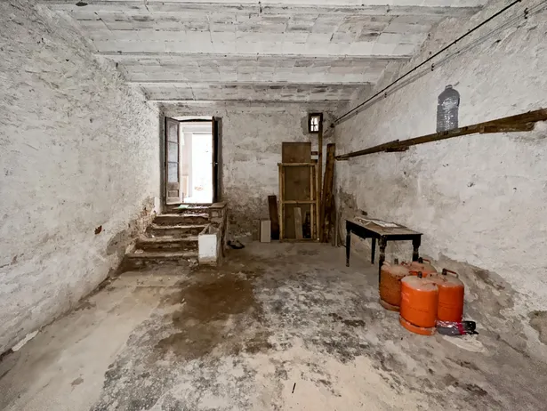 Vivienda a reformar con enorme potencial en zona prime, Argentona