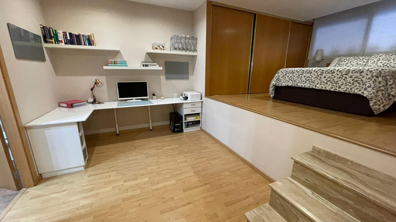 Magnífica planta baixa independent situada en la zona de Cerdanyola Sud.