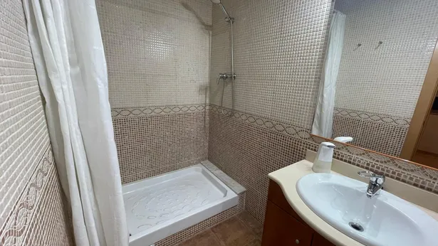 Magnífica planta baixa independent situada en la zona de Cerdanyola Sud.