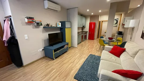 Magnífica planta baixa independent situada en la zona de Cerdanyola Sud.