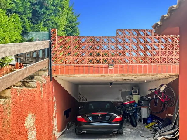 Propiedad independiente con piscina, gimnasio y mini pista de pádel