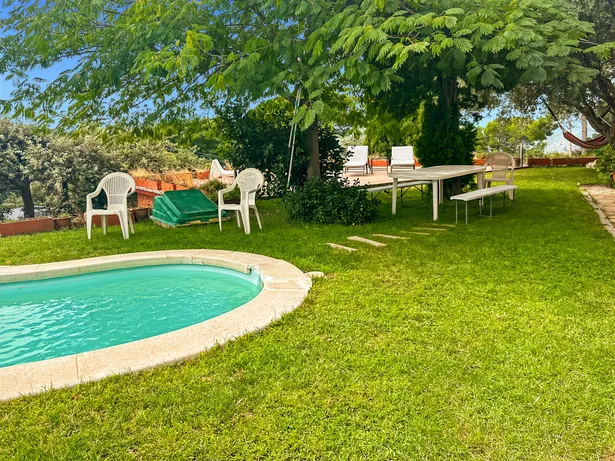 Propiedad independiente con piscina, gimnasio y mini pista de pádel