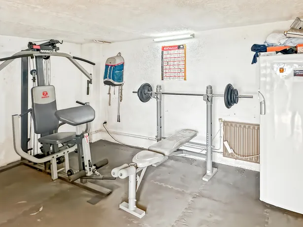 Propiedad independiente con piscina, gimnasio y mini pista de pádel