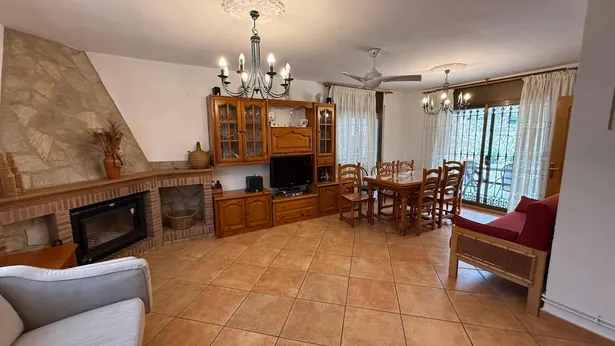 ¡Chalet con piscina en Mas Mora, Tordera!