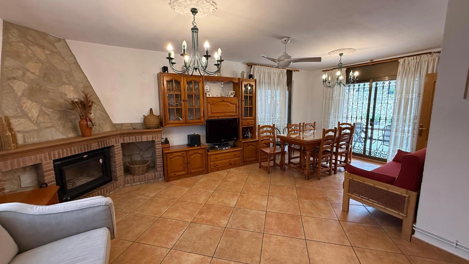¡Chalet con piscina en Mas Mora, Tordera!