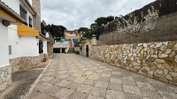 ¡Chalet con piscina en Mas Mora, Tordera!