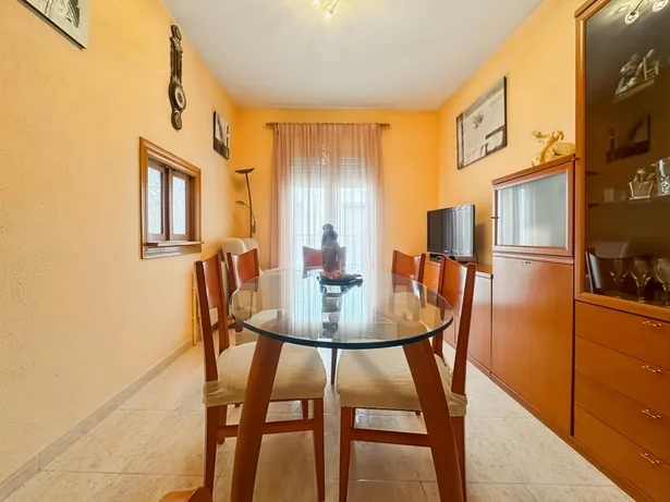Casa 4 habitaciones con terraza y parquing en Arenys de Munt