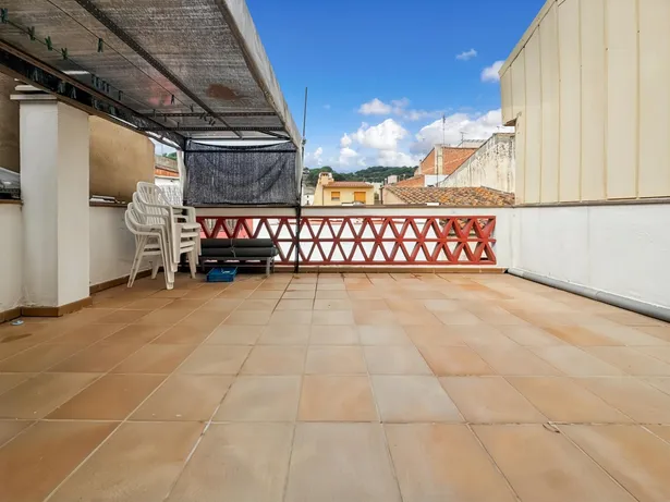 Casa 4 habitaciones con terraza y parquing en Arenys de Munt