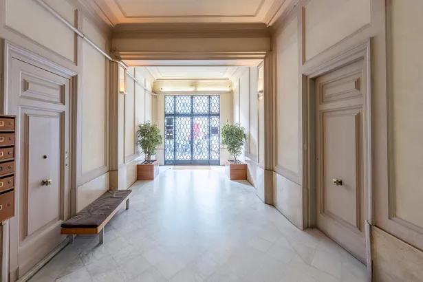 Exclusiva vivienda reformada de 215 m² en la emblemática esquina Diagonal–Muntaner