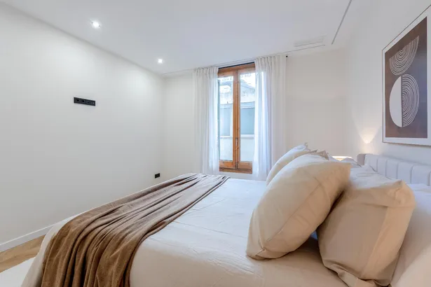 Exclusiva vivienda reformada de 215 m² en la emblemática esquina Diagonal–Muntaner