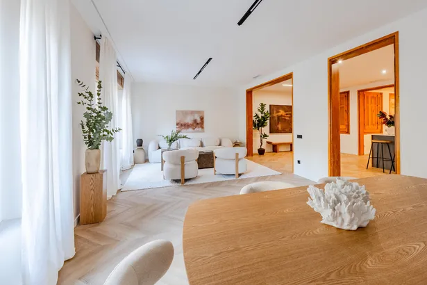 Exclusiva vivienda reformada de 215 m² en la emblemática esquina Diagonal–Muntaner
