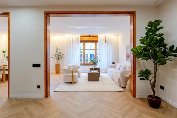 Exclusiva vivienda reformada de 215 m² en la emblemática esquina Diagonal–Muntaner