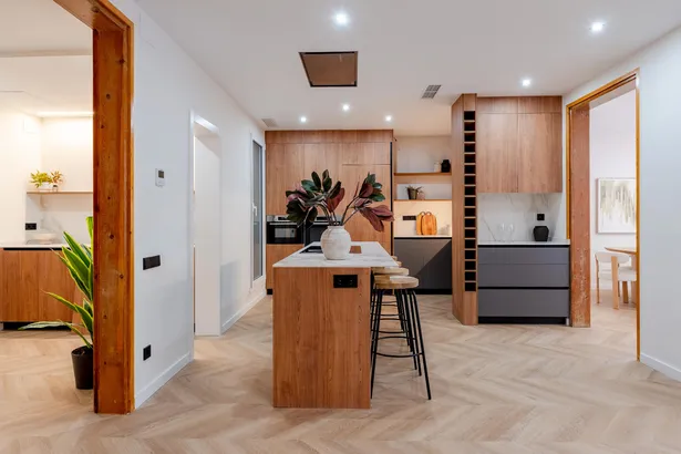 Exclusiva vivienda reformada de 215 m² en la emblemática esquina Diagonal–Muntaner