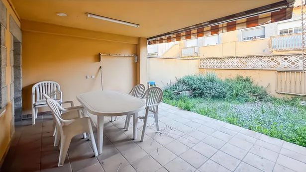Casa aparellada al centre de Tordera