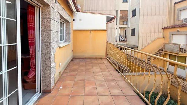 Casa aparellada al centre de Tordera