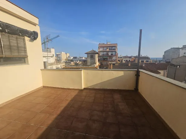 ¡Ático en pleno centro de Calella!