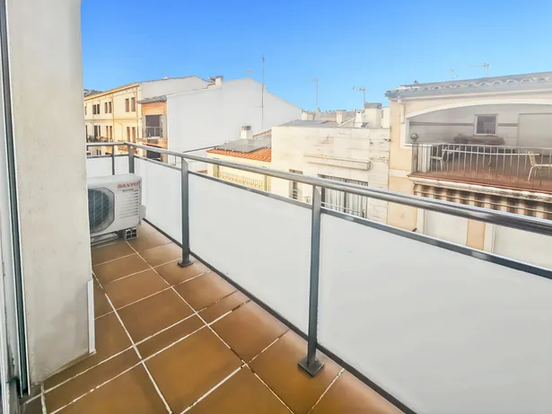 Àtic dúplex al centre de Calella!!
