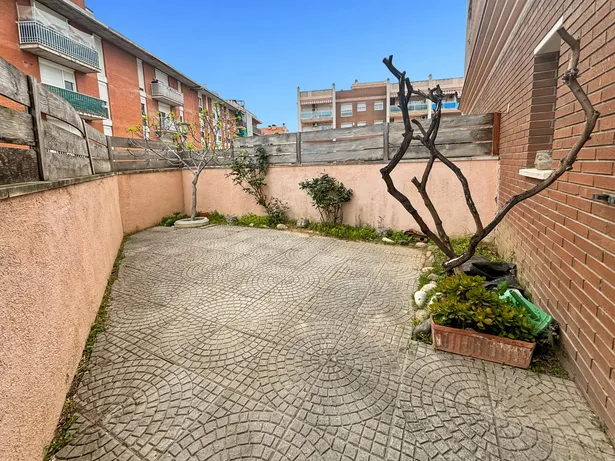 Planta baixa amb gran terrassa a Sant Pere (Tordera)