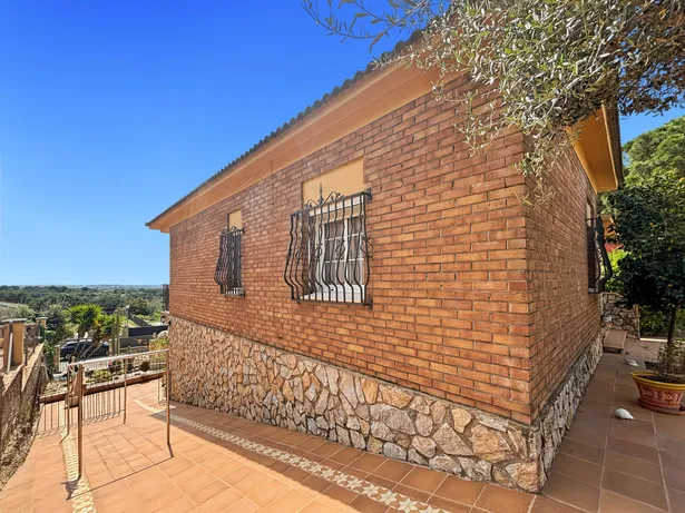 Fabulosa casa a quatre vents a Tordera amb terreny