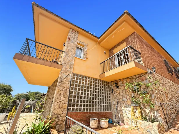 Fabulosa casa a quatre vents a Tordera amb terreny