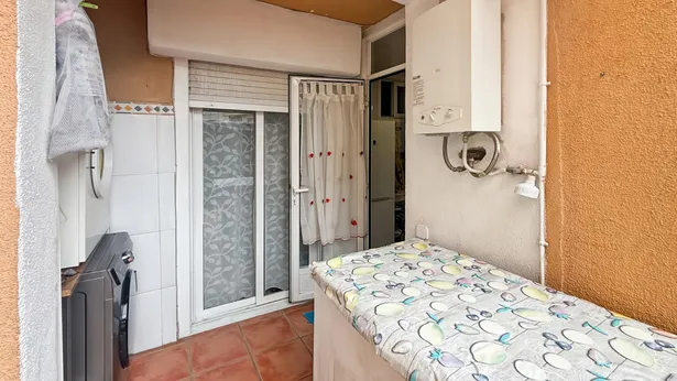 Habitatge en Rocafonda junt Ctra de Mata en un edifici molt característic.