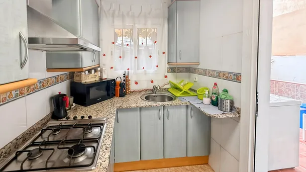 Habitatge en Rocafonda junt Ctra de Mata en un edifici molt característic.