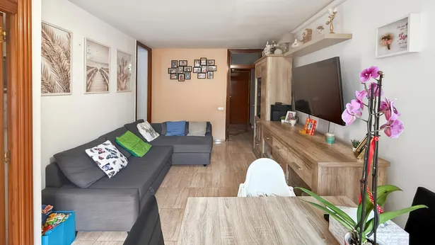Habitatge en Rocafonda junt Ctra de Mata en un edifici molt característic.